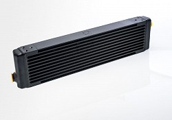 CSF 8111 Универсальный масляный радиатор M22 x 1,5 - 24L x 5.75H x 2.16W для PORSCHE 911 (RSR)